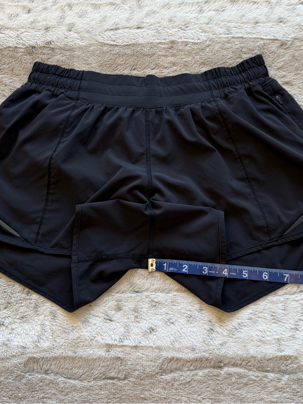 Lululemon Hotty Hot Short II *Long 4" in
Black Size 8 - Picture 11 of 15